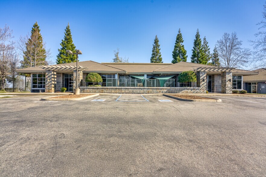 Primary Photo Of 975 Reserve Dr, Roseville Medical For Sale