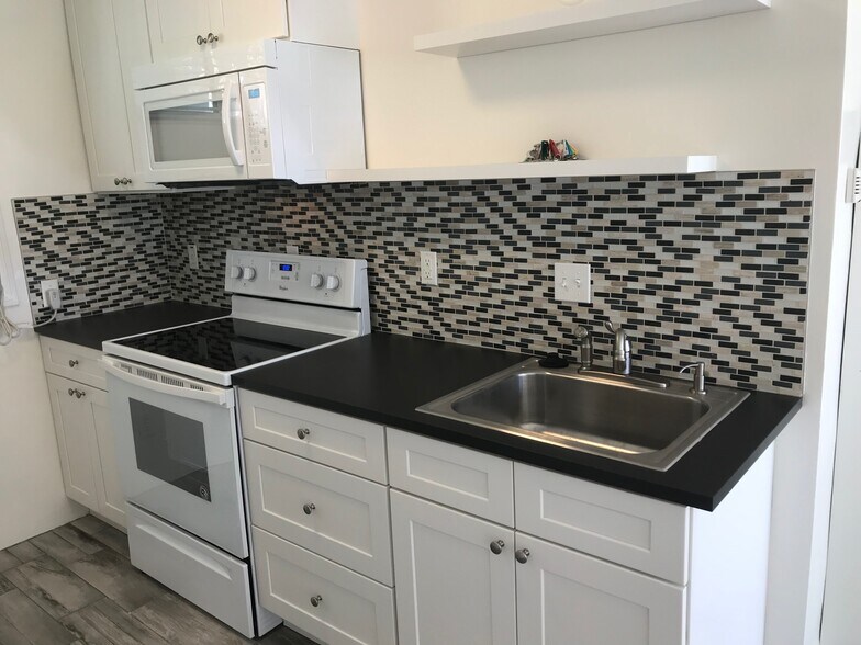 More Photos Of 588 E Mel Ave, Palm Springs Apartments For Sale