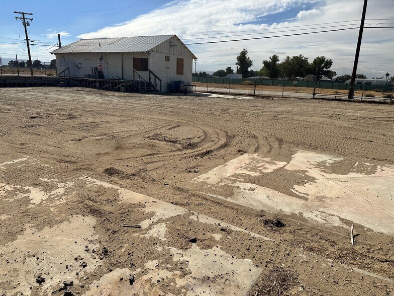 More Photos Of 3301 E Avenue I, Lancaster Warehouse For Sale