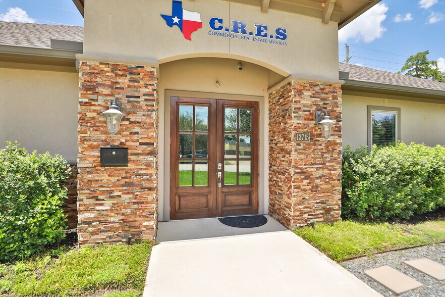 More Photos Of 13715 Office Park Dr, Houston Office For Sale