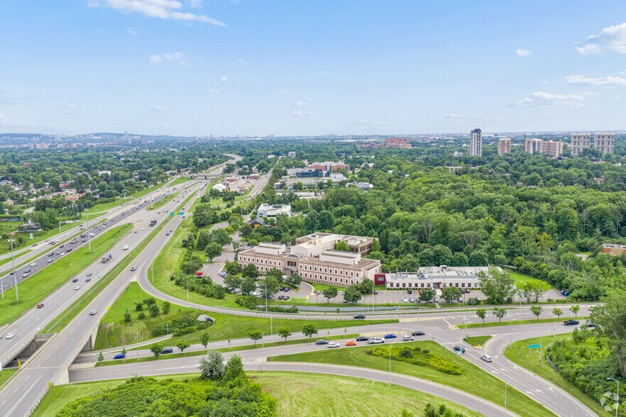 More Photos Of 275 Boul Armand-Frappier, Laval Office For Lease