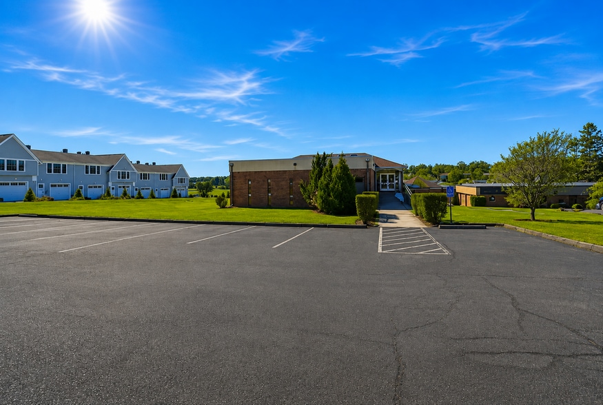 More Photos Of 19 John Clarke Rd, Middletown Office For Sale