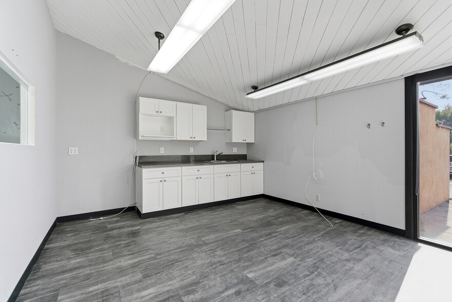 More Photos Of 2943-2947 Foothill Blvd, La Crescenta Medical For Lease