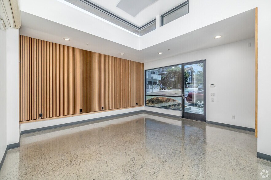 More Photos Of 627 Aviation Way, Manhattan Beach Loft Creative Space For Lease