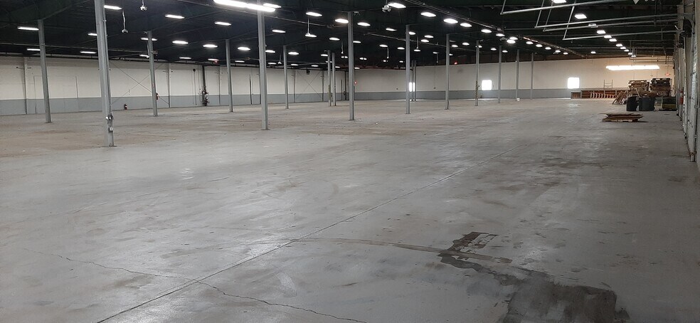 More Photos Of 80 Holton St, Woburn Service For Lease