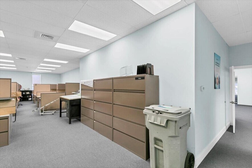 More Photos Of 118 Quinnipiac Ave, North Haven Warehouse For Lease