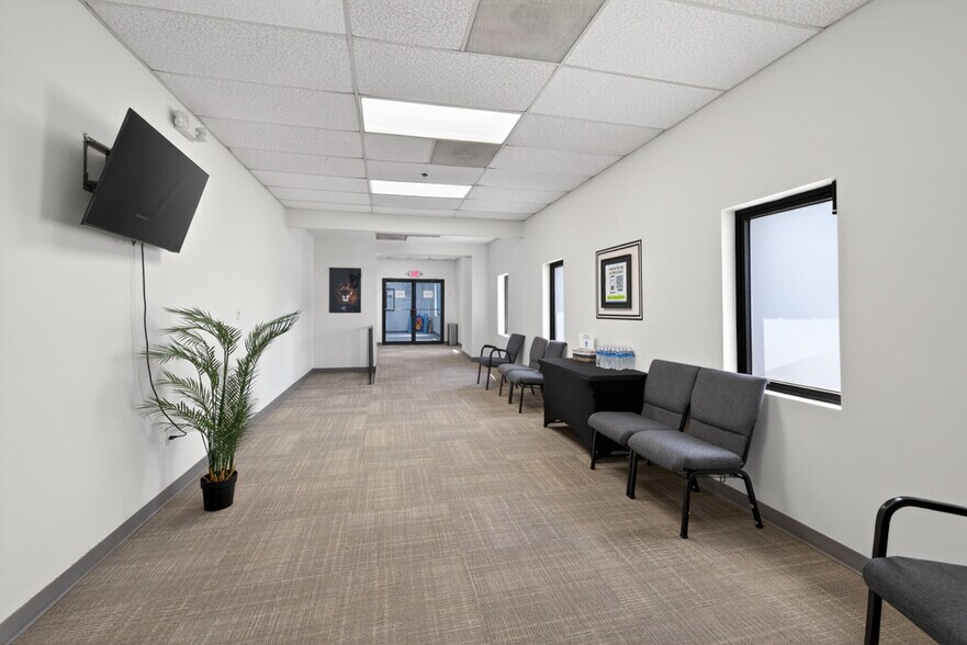 More Photos Of 3005 Lenora Church Rd, Snellville Office For Sale