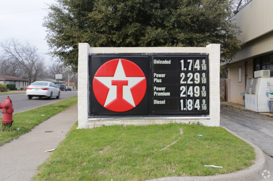 More Photos Of 8015-8017 Glenview Dr, North Richland Hills Unknown For Lease