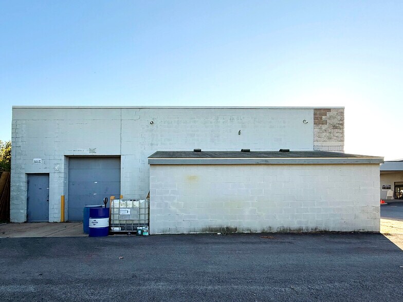 More Photos Of 1500 E Algonquin Rd, Algonquin Auto Repair For Lease