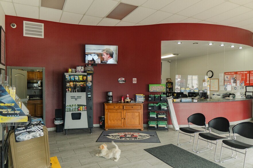 More Photos Of 6886 Santa Fe Dr, Winton Auto Repair For Sale