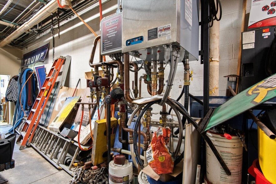 More Photos Of 901 S Main St, Taylor Carwash For Sale