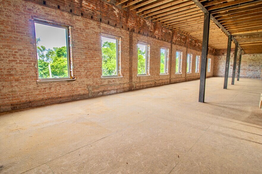 More Photos Of 5961 14th St, Detroit General Retail For Sale