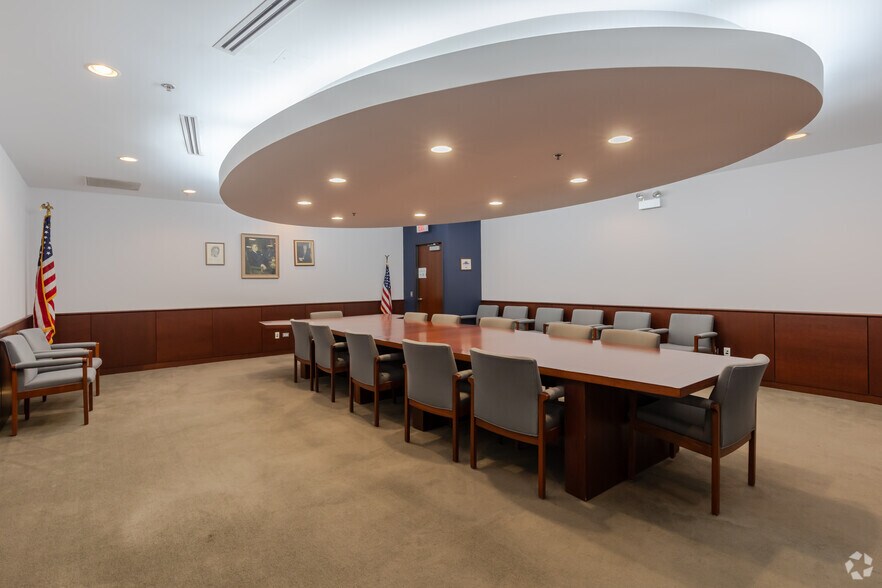 More Photos Of 455 Kehoe Blvd, Carol Stream Office For Lease