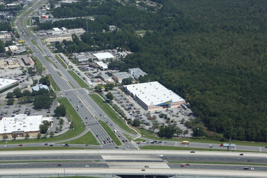 More Photos Of 8151 Blanding Blvd, Jacksonville Unknown For Lease