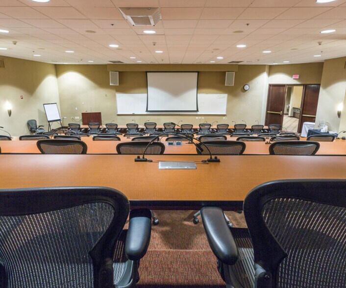 More Photos Of 3030 Warrenville Rd, Lisle Office For Lease