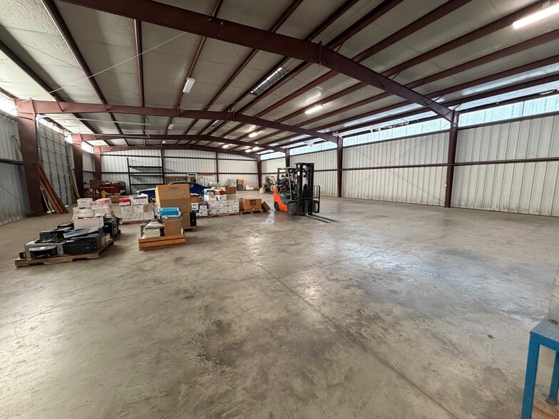More Photos Of 1330 Bammel Rd, Houston Industrial For Lease
