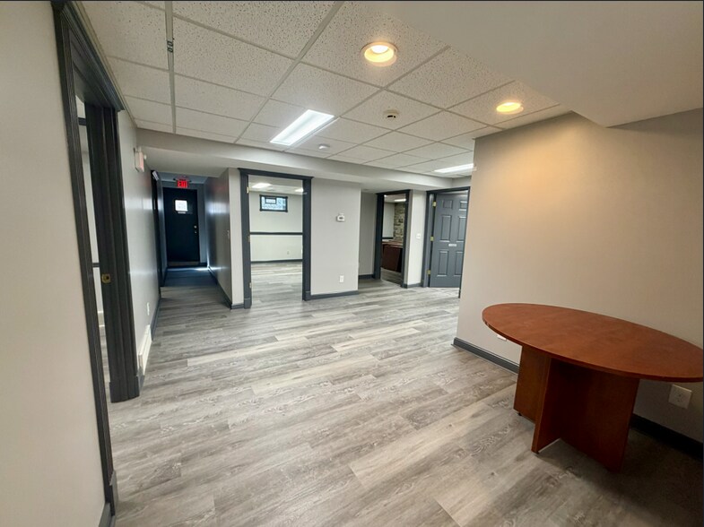 More Photos Of 8050 Corporate Cir, North Royalton Office For Lease