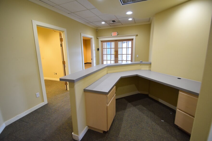 More Photos Of 63820 Clausen Rd, Bend Light Distribution For Sale