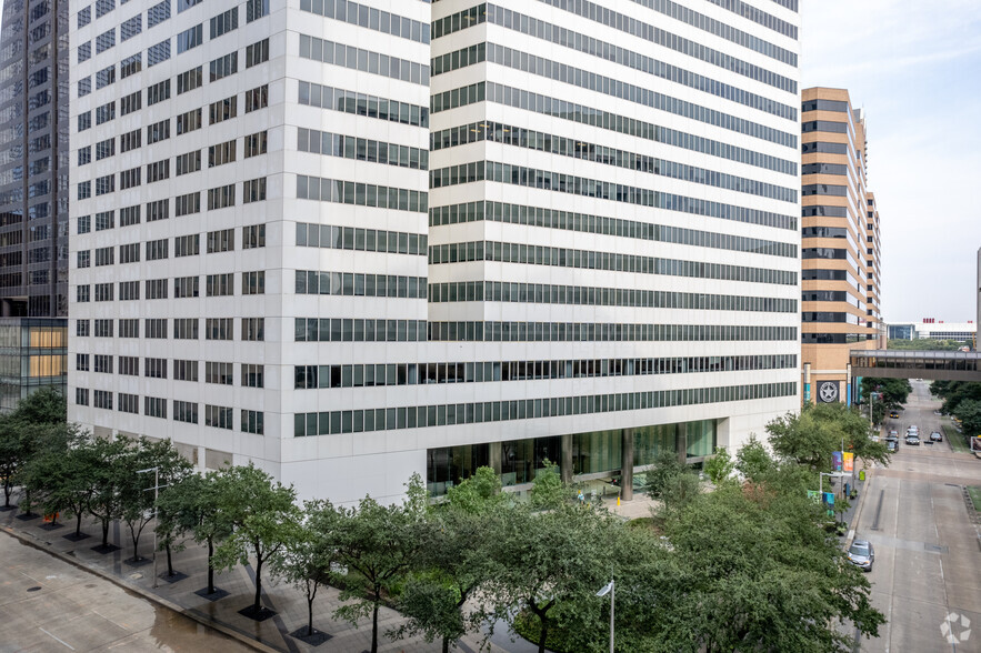 Primary Photo Of 1001 Fannin St, Houston Office For Sale