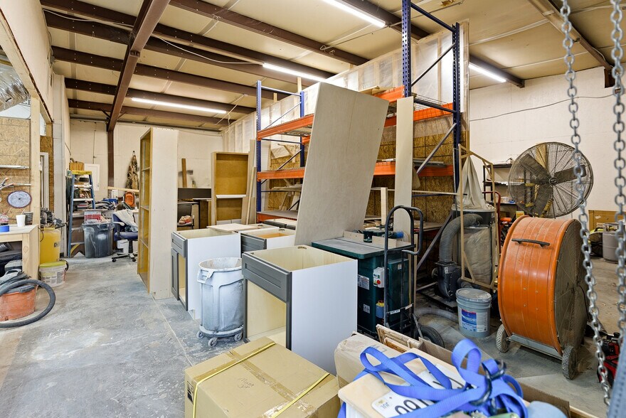 More Photos Of 961 Shallowford Rd NE, Kennesaw Warehouse For Sale