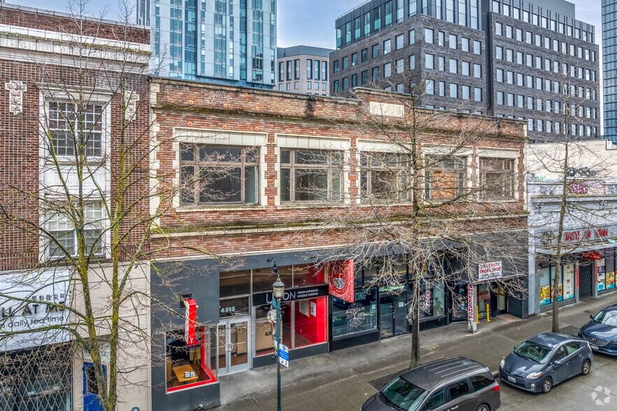 Primary Photo Of 4517 University Way NE, Seattle General Retail For Sale