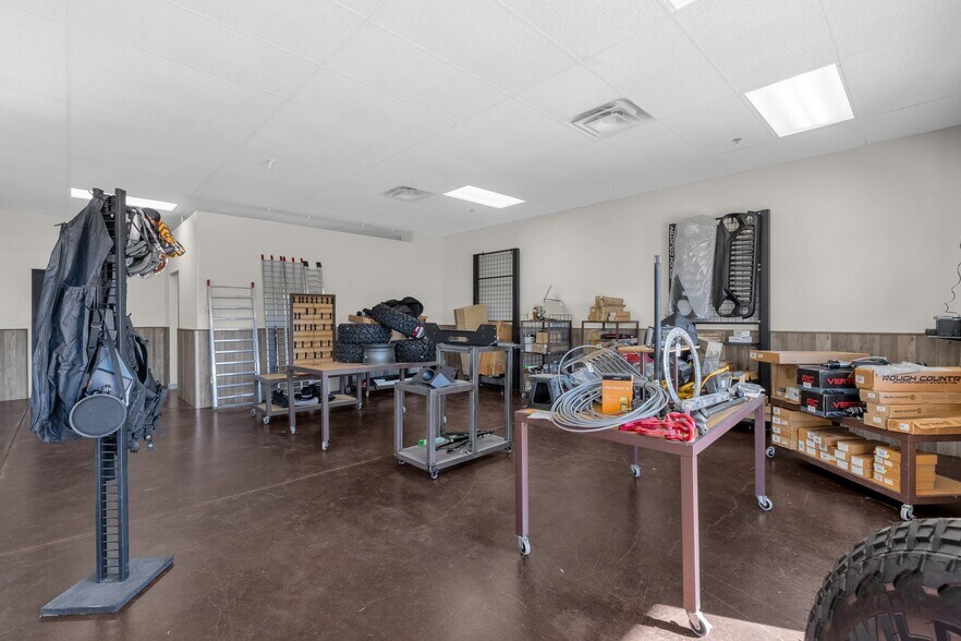 More Photos Of 17212 E Shea Blvd, Fountain Hills Storefront For Sale