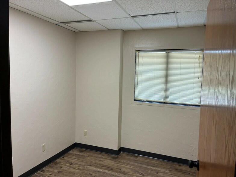 More Photos Of 2801 Parklawn Dr, Midwest City Medical For Lease