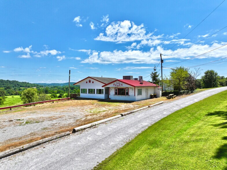 Primary Photo Of 19510 Leatherwood Rd, Salesville Freestanding For Sale
