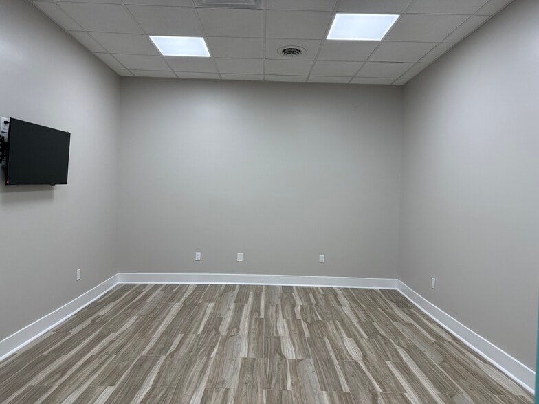 More Photos Of 1004 Fifth Ave, Coraopolis Storefront For Lease