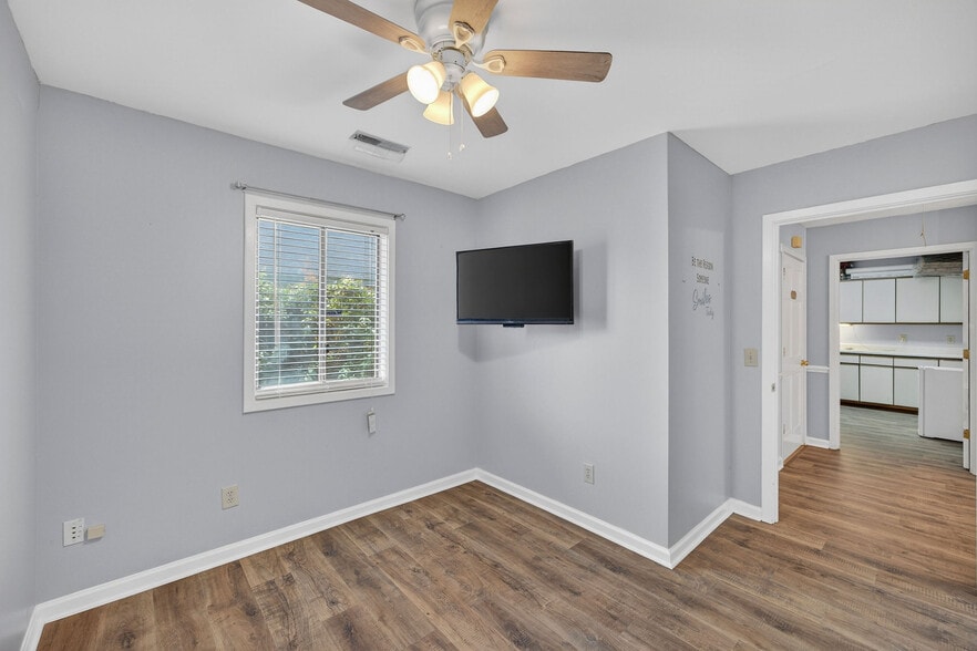 More Photos Of 104-H N Kerr Ave, Wilmington Office For Sale