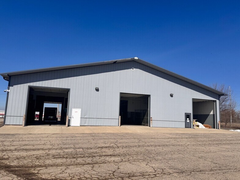 More Photos Of 440 E Backbone Rd, Princeton Warehouse For Sale