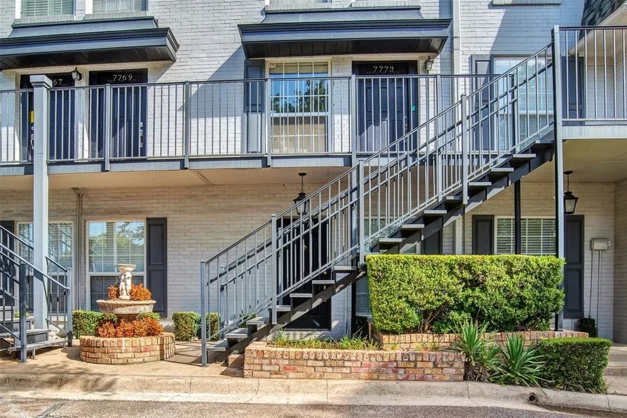 More Photos Of 7771 Royal Ln, Dallas Multifamily For Sale