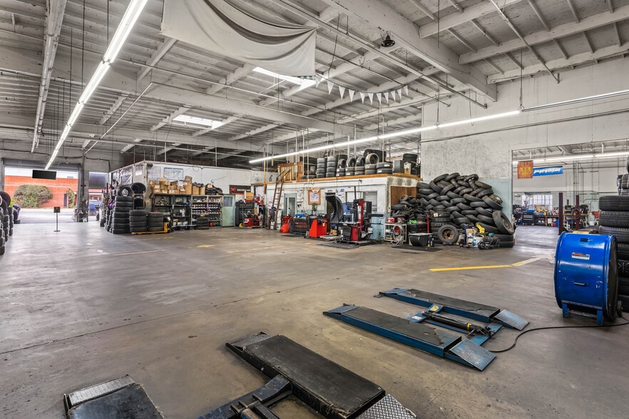 More Photos Of 400 W Alondra Blvd, Gardena Warehouse For Sale