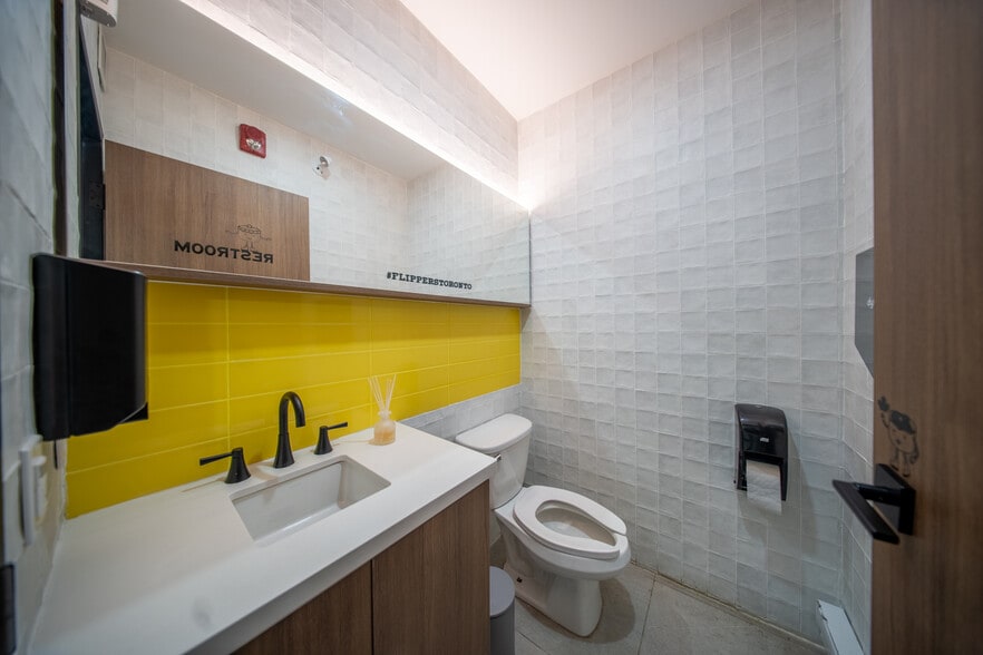 More Photos Of 31 Elm St, Toronto Storefront Retail Office For Sale