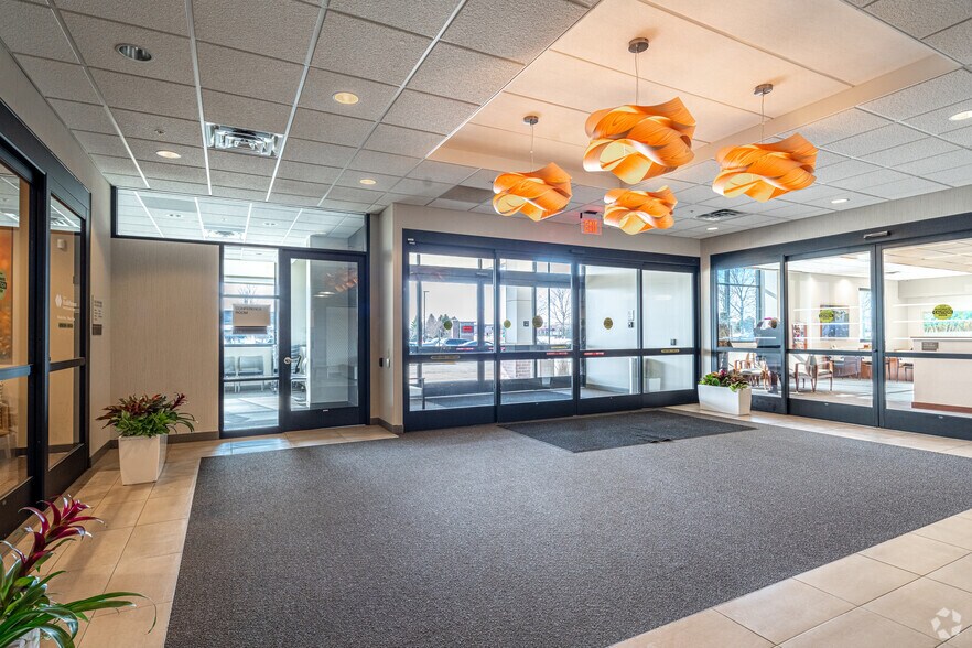 More Photos Of 8515 Eagle Point Blvd N, Lake Elmo Medical For Lease