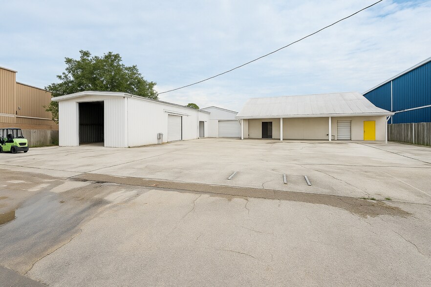 More Photos Of 2102 W 34th St, Houston General Retail For Sale