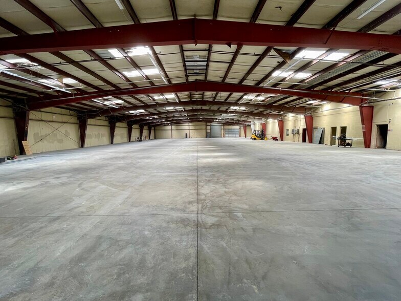 More Photos Of 111 Sparkman Dr, Garden City Warehouse For Lease