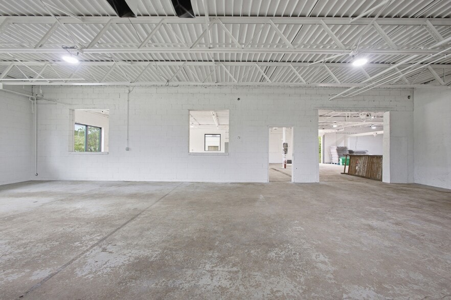 More Photos Of 5629 Raytown Rd, Raytown Industrial For Sale