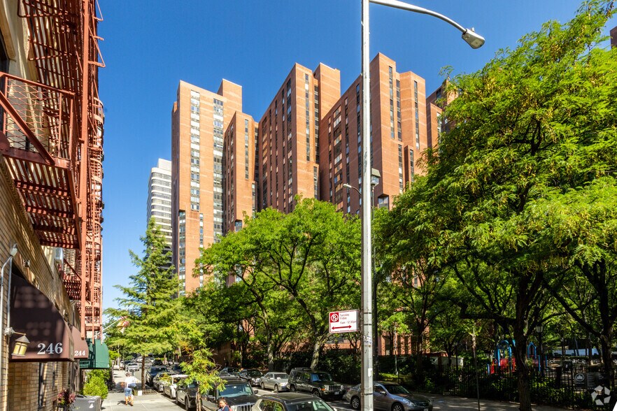 More Photos Of 1601-1641 3rd Ave, New York Apartments For Lease
