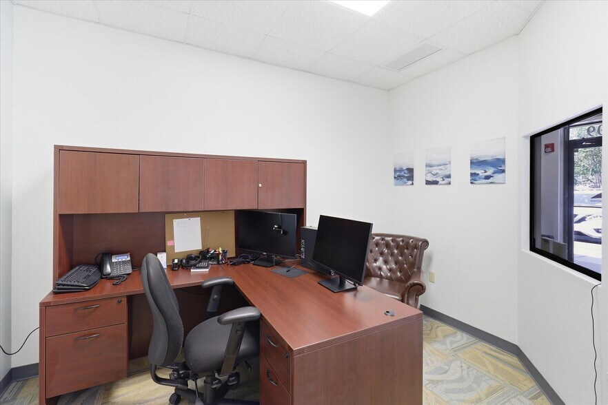 More Photos Of 4009-4033 W 1st St, Sanford Office For Sale