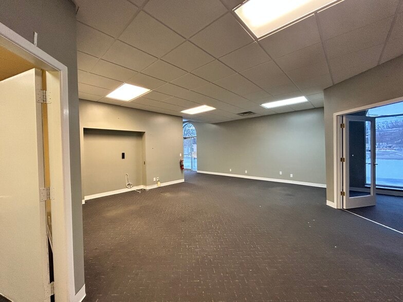 More Photos Of 3234 S Westnedge Ave, Kalamazoo Medical For Sale