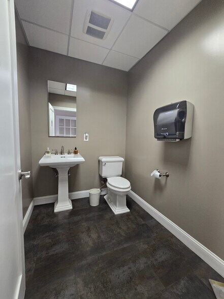 More Photos Of 228 Rivervale Rd, River Vale Office For Sale