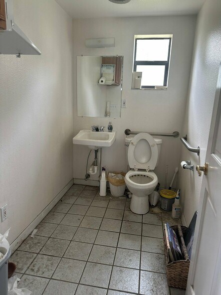 More Photos Of 1034 Woodland dr, Lakeland Office For Sale