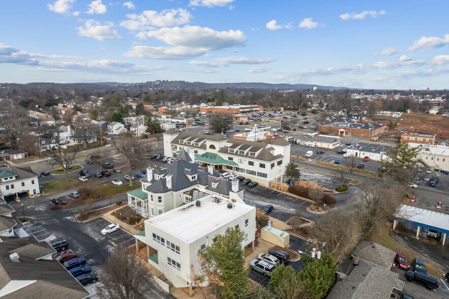 More Photos Of 604 S King St, Leesburg Office For Sale