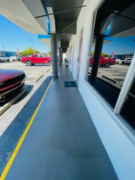 More Photos Of 3937-3957 Broadway Ave, Fort Myers Storefront Retail Residential For Sale