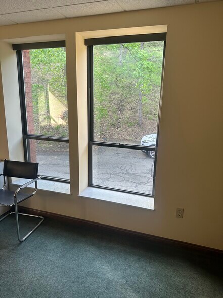 More Photos Of 708 McKnight Park Dr, Pittsburgh Office For Sale