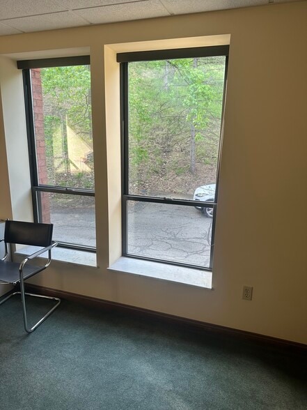 More Photos Of 708 McKnight Park Dr, Pittsburgh Office For Sale