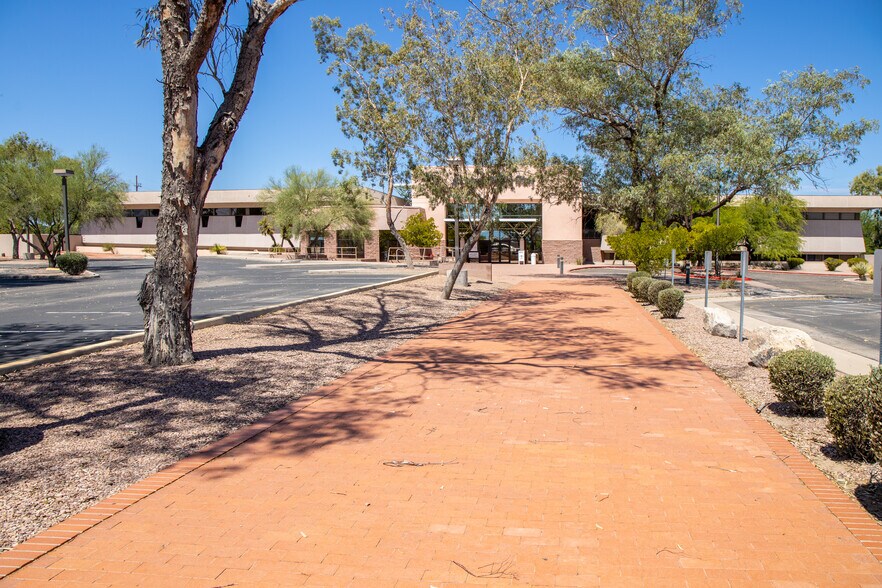 More Photos Of 4850 S Park Ave, Tucson Manufacturing For Lease