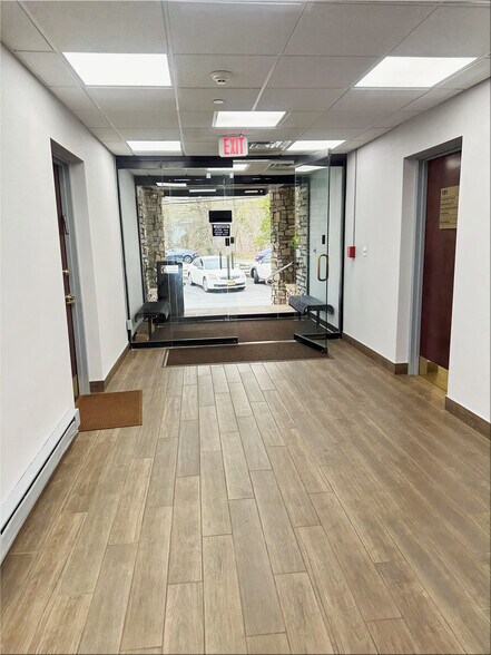 More Photos Of 70 Glen Cove Rd, Roslyn Medical For Sale