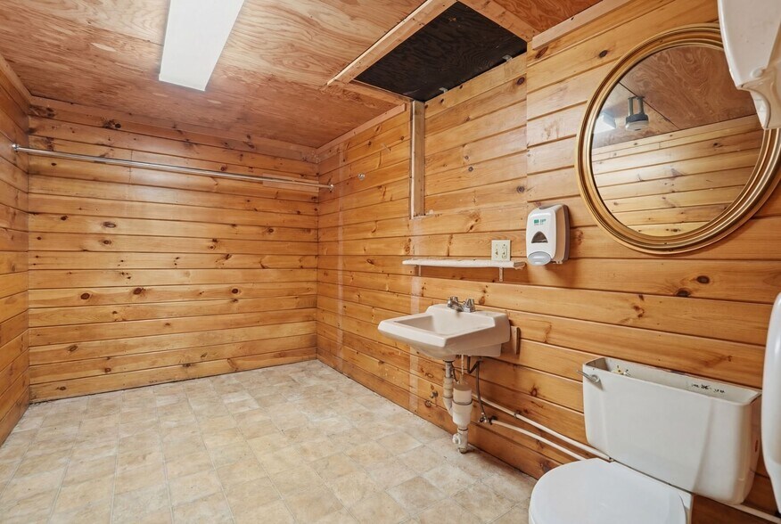 More Photos Of 332 Farnum Pike, Smithfield Restaurant For Sale